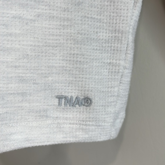 TNA Aritzia Light Gray Fitted Crop T-Shirt Waffle Knit Crewneck Leisure Size S - Picture 5 of 11